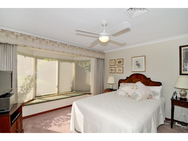 4 Osprey Close, Halls Head WA 6210