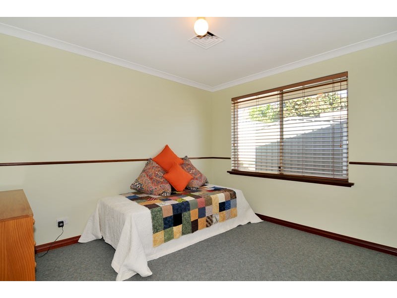 4 Osprey Close, Halls Head WA 6210