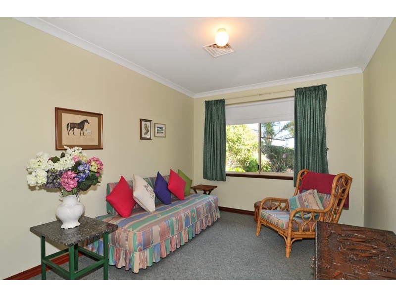 4 Osprey Close, Halls Head WA 6210