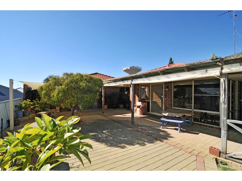 4 Osprey Close, Halls Head WA 6210