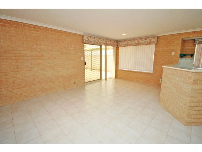 8A Crowthorn Cross, Erskine WA 6210