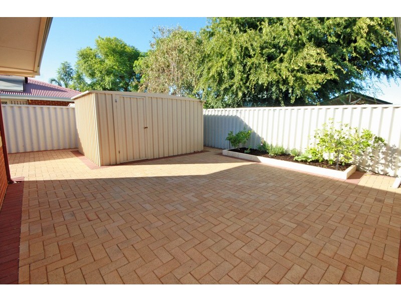 8A Crowthorn Cross, Erskine WA 6210