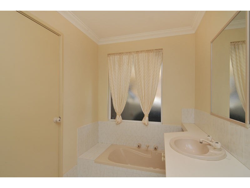 14 Fairway Crescent, Meadow Springs WA 6210