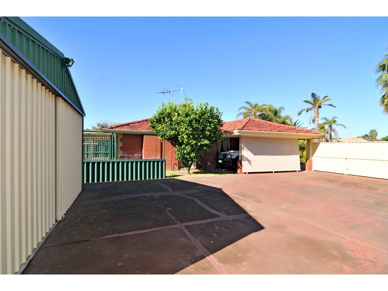 14 Fairway Crescent, Meadow Springs WA 6210