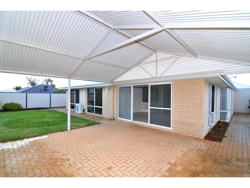 10 Brackenridge Ramble, Meadow Springs WA 6210