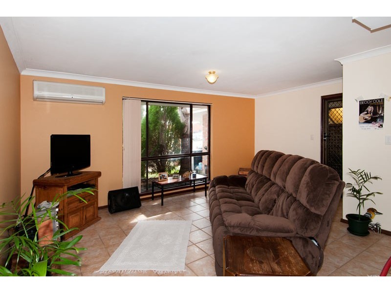 2/4 Columbia Close, Halls Head WA 6210
