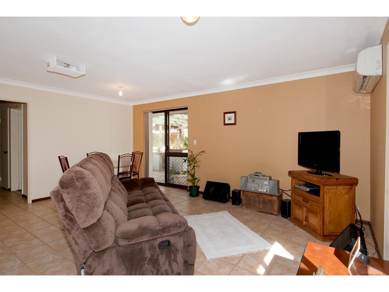 2/4 Columbia Close, Halls Head WA 6210