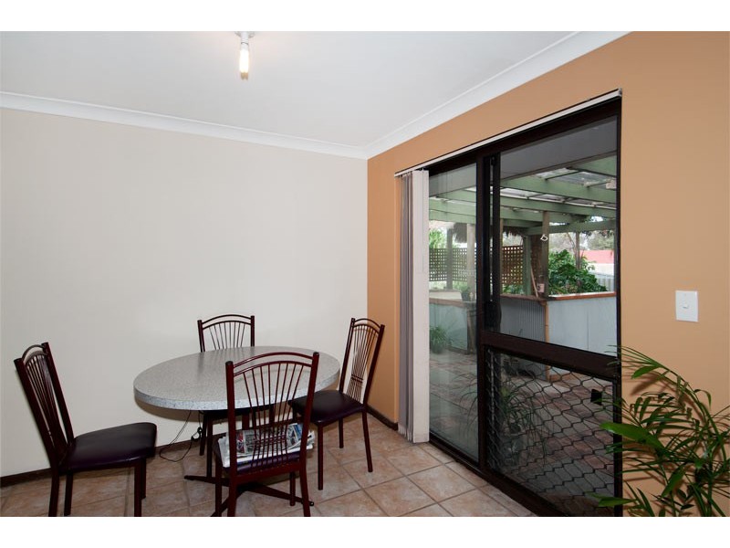 2/4 Columbia Close, Halls Head WA 6210