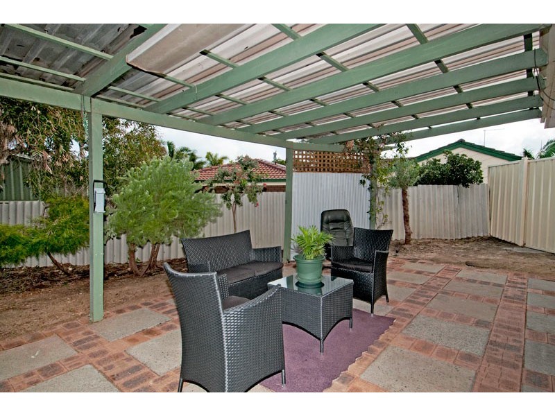2/4 Columbia Close, Halls Head WA 6210
