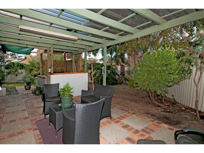 2/4 Columbia Close, Halls Head WA 6210