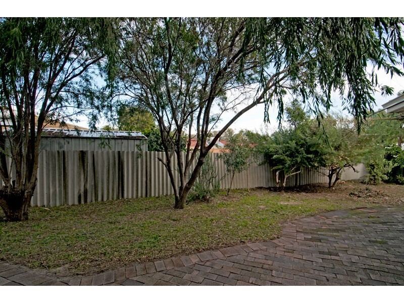 2/4 Columbia Close, Halls Head WA 6210