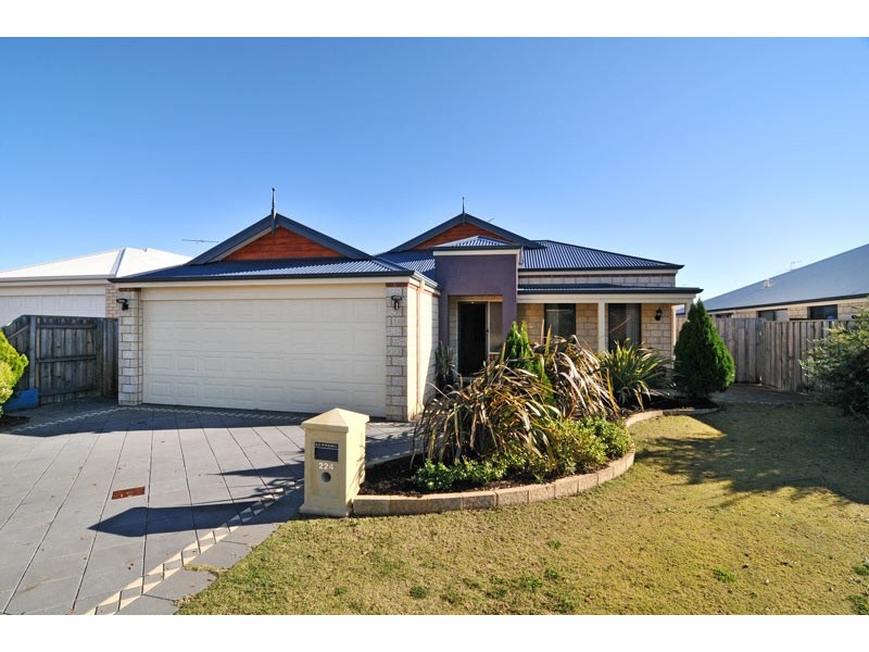 224 Peelwood Parade, Halls Head WA 6210
