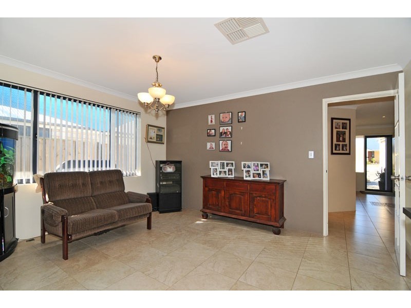 224 Peelwood Parade, Halls Head WA 6210