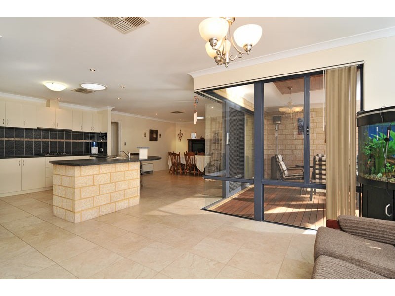 224 Peelwood Parade, Halls Head WA 6210