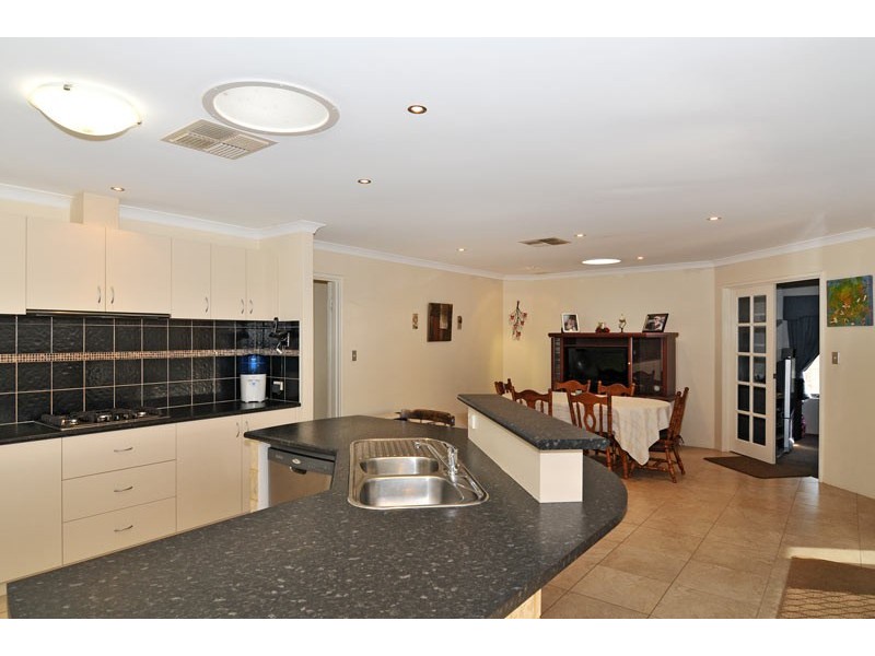 224 Peelwood Parade, Halls Head WA 6210