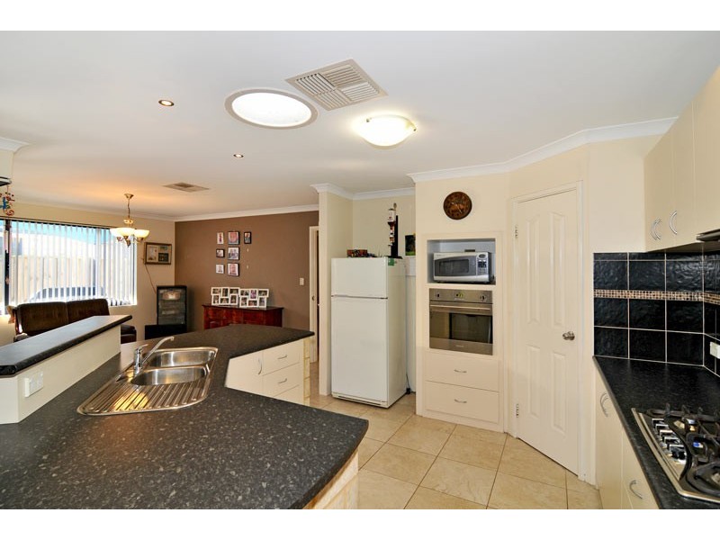 224 Peelwood Parade, Halls Head WA 6210