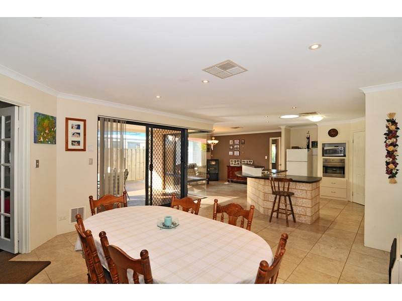 224 Peelwood Parade, Halls Head WA 6210