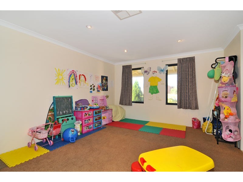 224 Peelwood Parade, Halls Head WA 6210