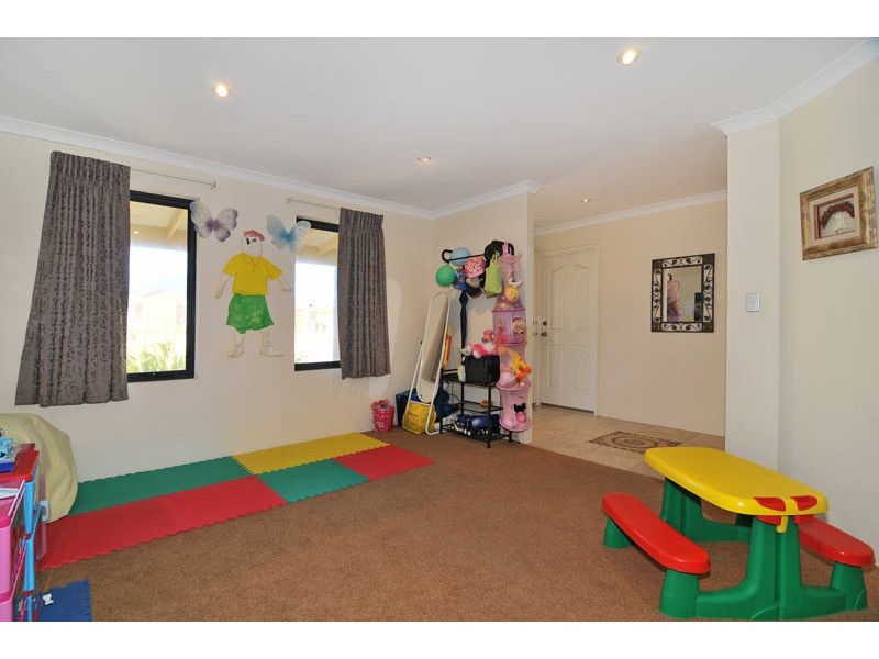 224 Peelwood Parade, Halls Head WA 6210