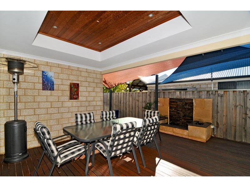 224 Peelwood Parade, Halls Head WA 6210