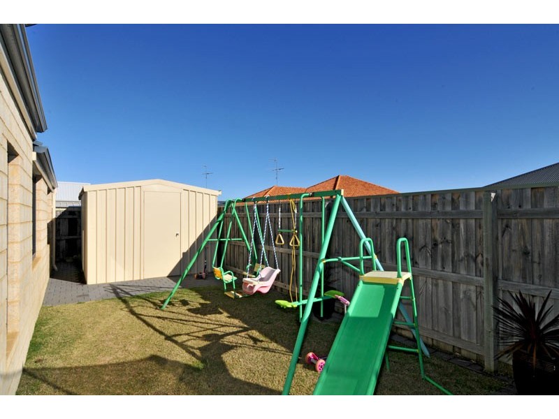 224 Peelwood Parade, Halls Head WA 6210