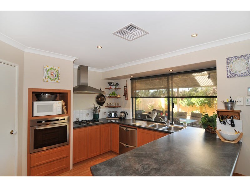 2 Caravel Way, Halls Head WA 6210