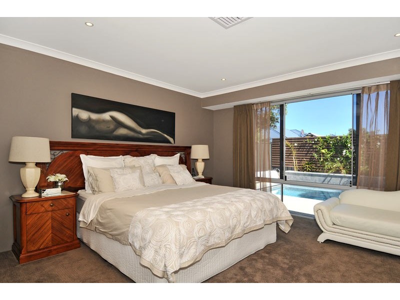 13 Heyerdahl Way, Dudley Park WA 6210