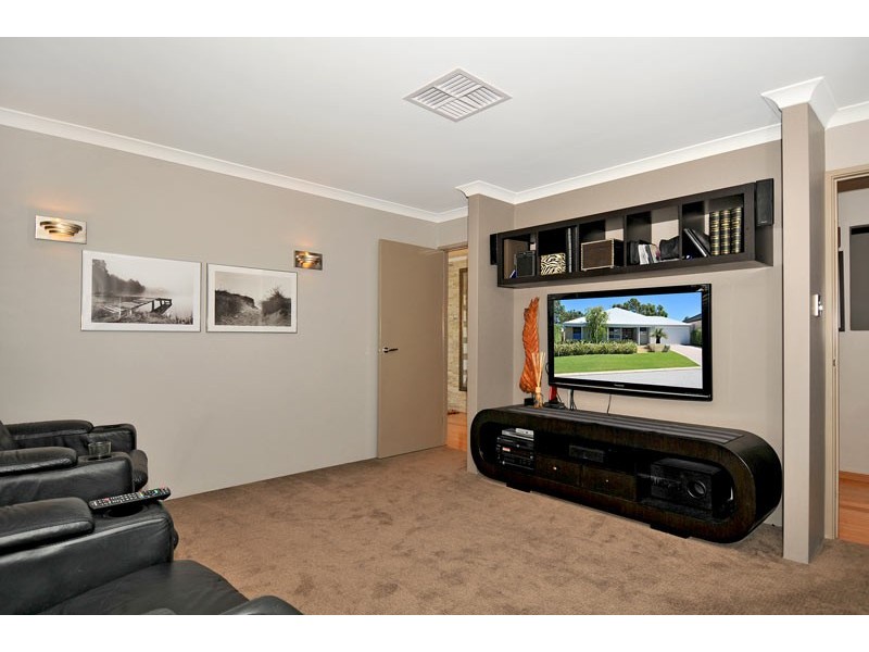 13 Heyerdahl Way, Dudley Park WA 6210