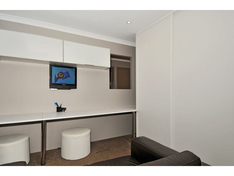 13 Heyerdahl Way, Dudley Park WA 6210