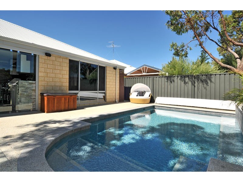 13 Heyerdahl Way, Dudley Park WA 6210