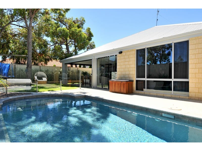 13 Heyerdahl Way, Dudley Park WA 6210