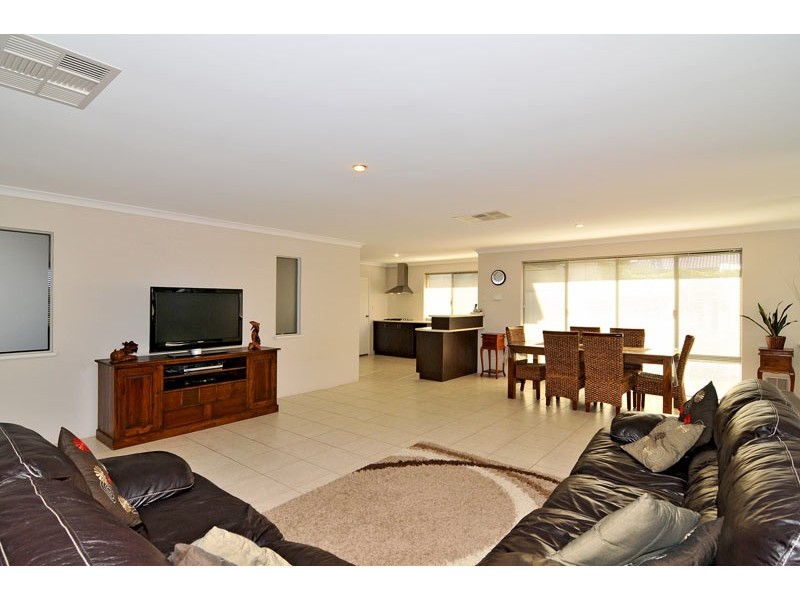 7 Brackenridge Ramble, Meadow Springs WA 6210