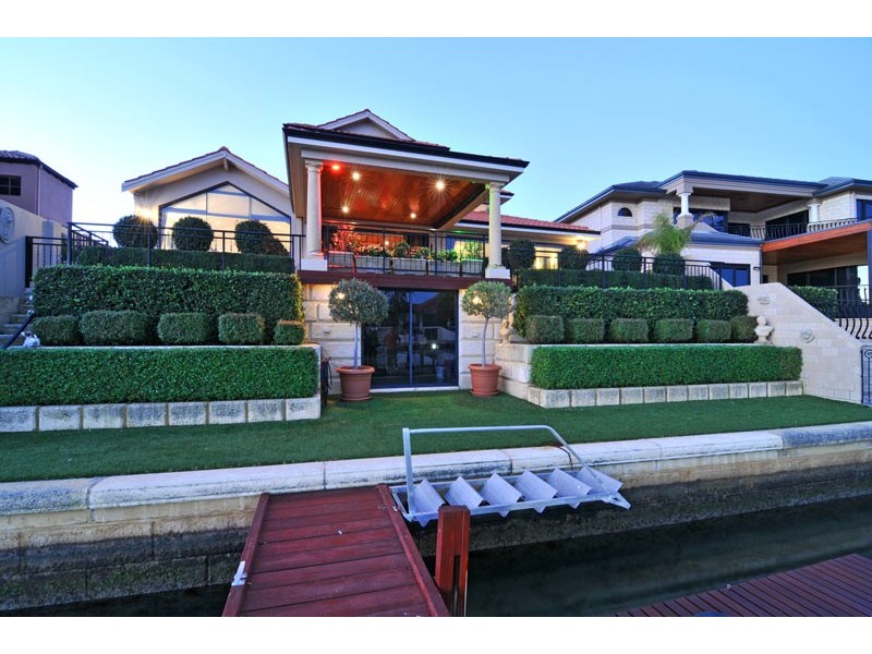 15 Picaroon Place, Halls Head WA 6210
