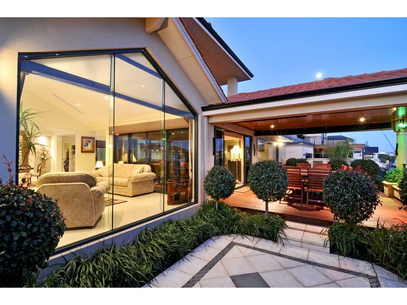 15 Picaroon Place, Halls Head WA 6210