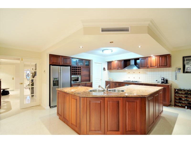 15 Picaroon Place, Halls Head WA 6210