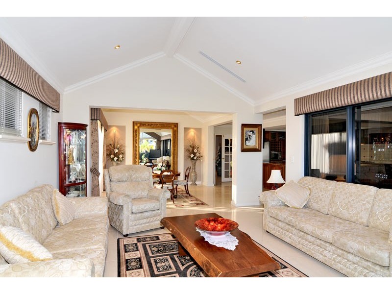 15 Picaroon Place, Halls Head WA 6210