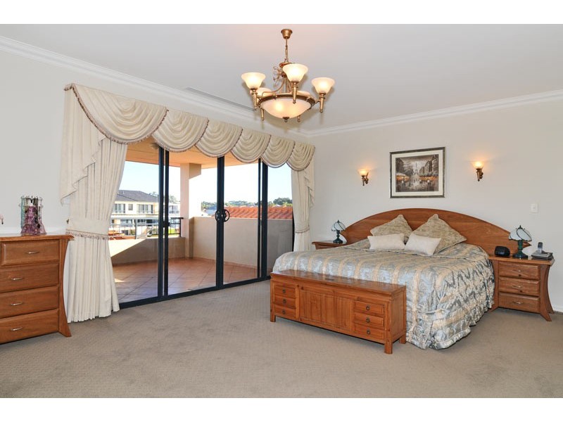 15 Picaroon Place, Halls Head WA 6210