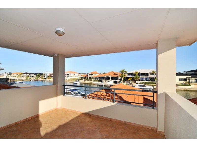 15 Picaroon Place, Halls Head WA 6210