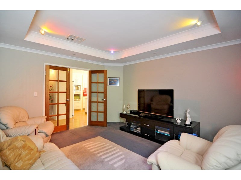 14 Ravendale Drive, Dudley Park WA 6210