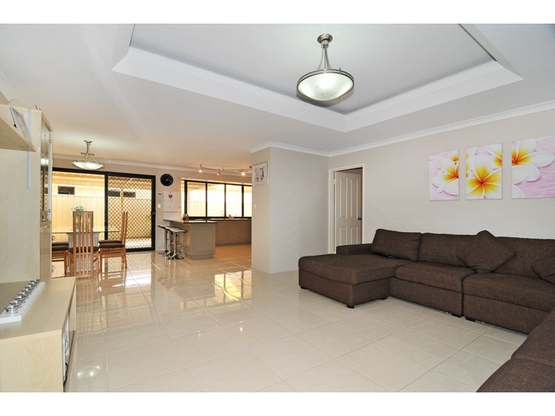 5 Jileroo Brace, Lakelands WA 6180