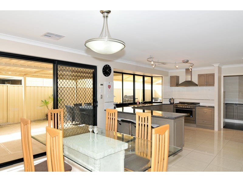 5 Jileroo Brace, Lakelands WA 6180