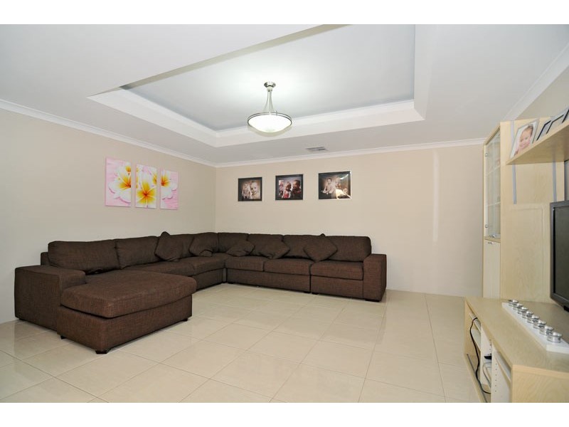 5 Jileroo Brace, Lakelands WA 6180