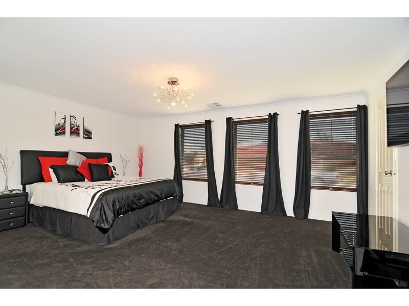 5 Jileroo Brace, Lakelands WA 6180