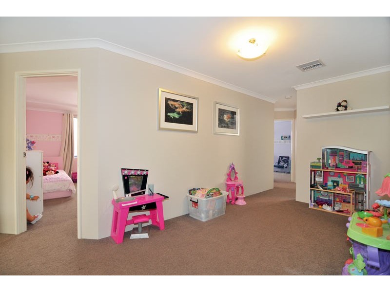 5 Jileroo Brace, Lakelands WA 6180