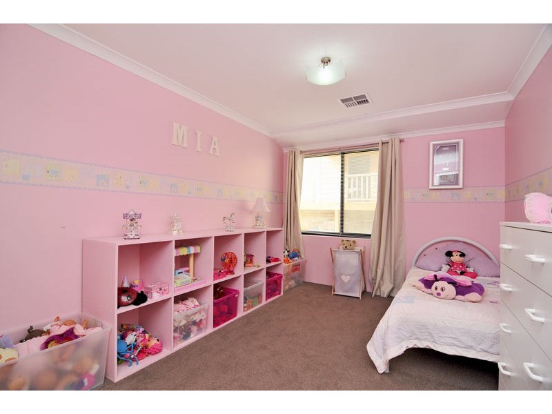 5 Jileroo Brace, Lakelands WA 6180