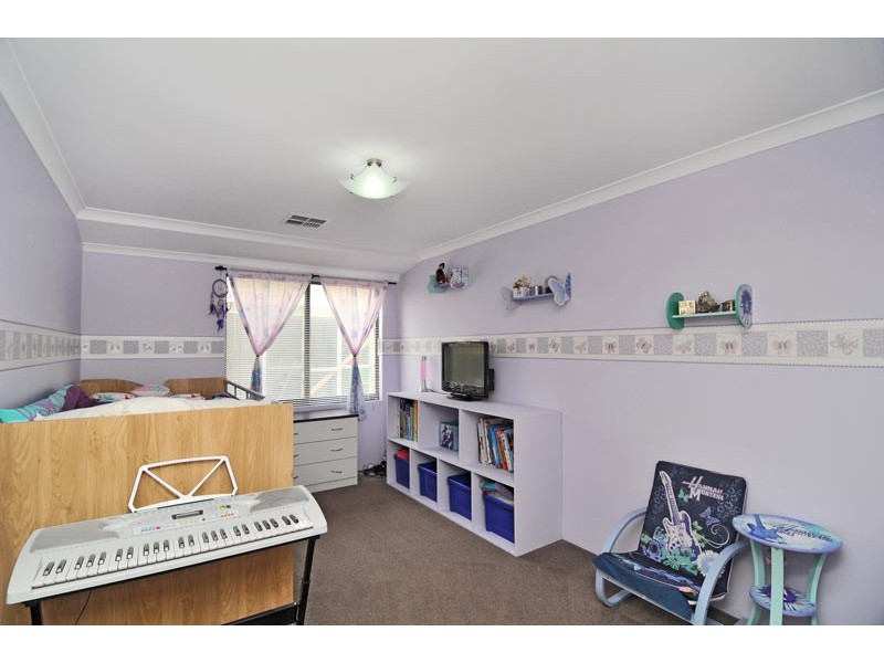 5 Jileroo Brace, Lakelands WA 6180