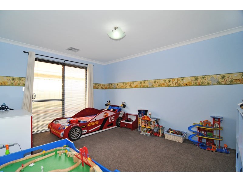 5 Jileroo Brace, Lakelands WA 6180