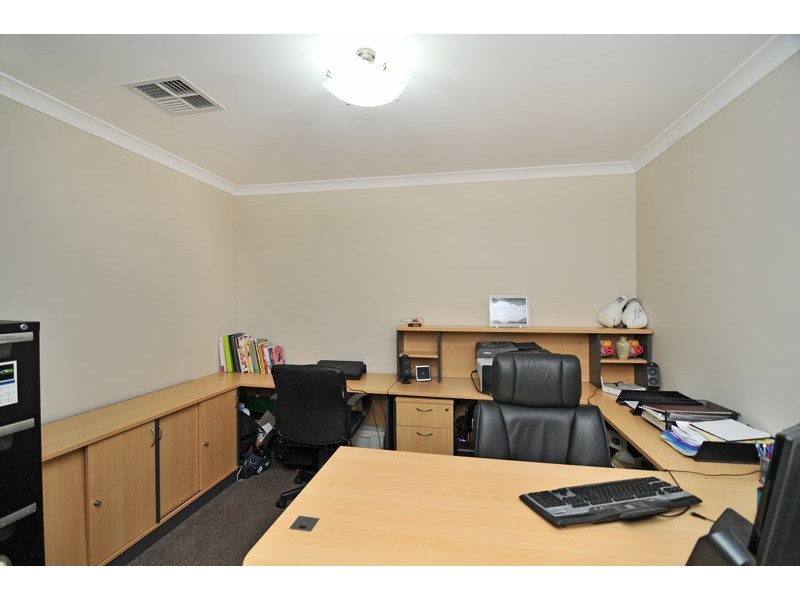 5 Jileroo Brace, Lakelands WA 6180