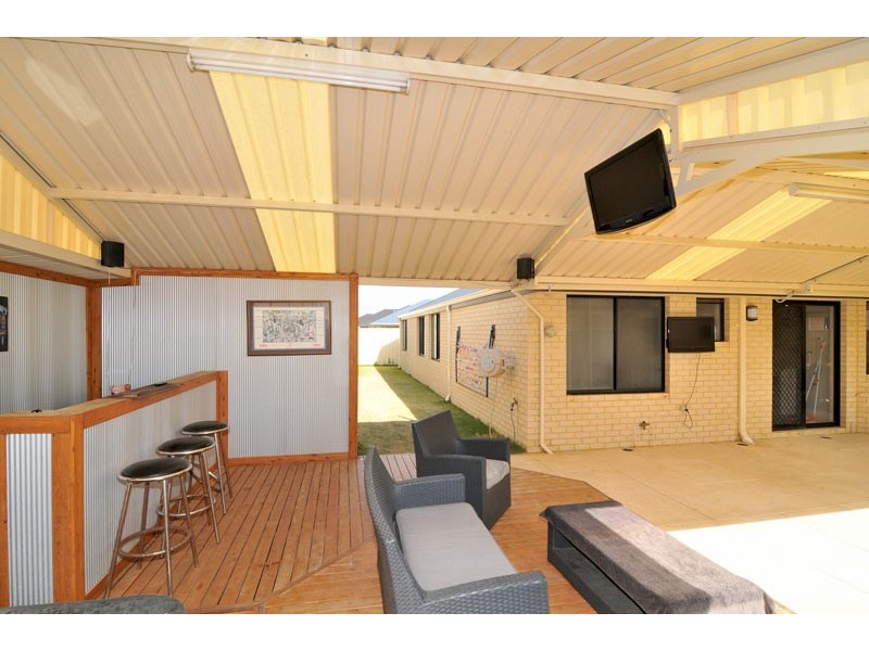 5 Jileroo Brace, Lakelands WA 6180