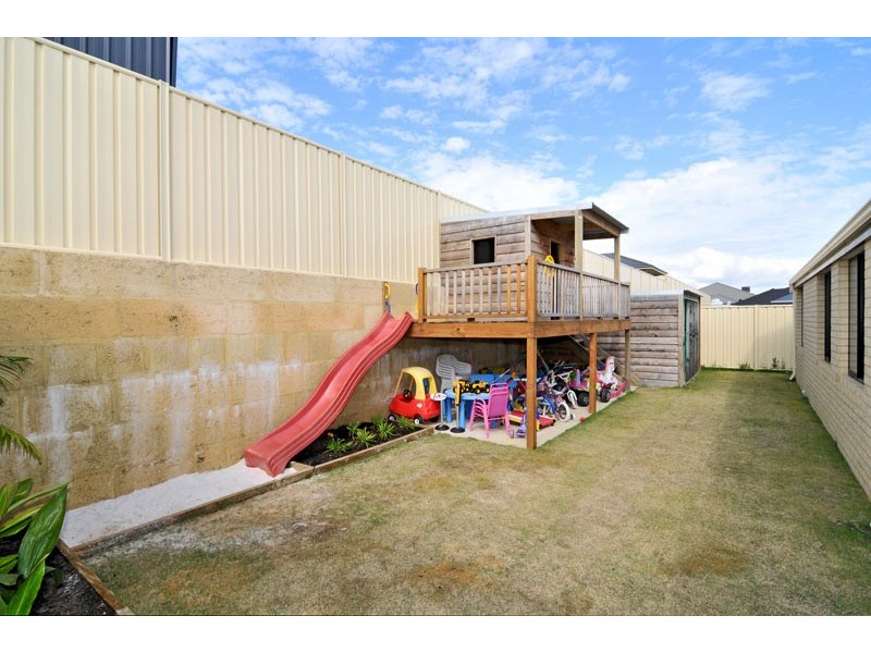 5 Jileroo Brace, Lakelands WA 6180